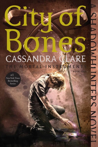 City of bones : a Shadowhunters novel / Cassandra Clare.